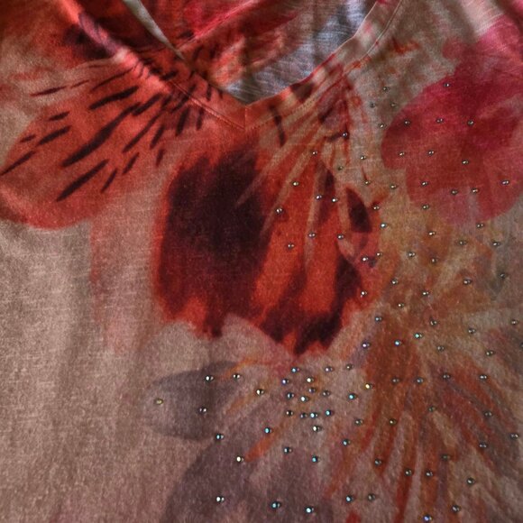 Size Medium (8/10) Time & Tru Brightly Colored V-Neck Short Sleeve Sequined Pull - Picture 4 of 10